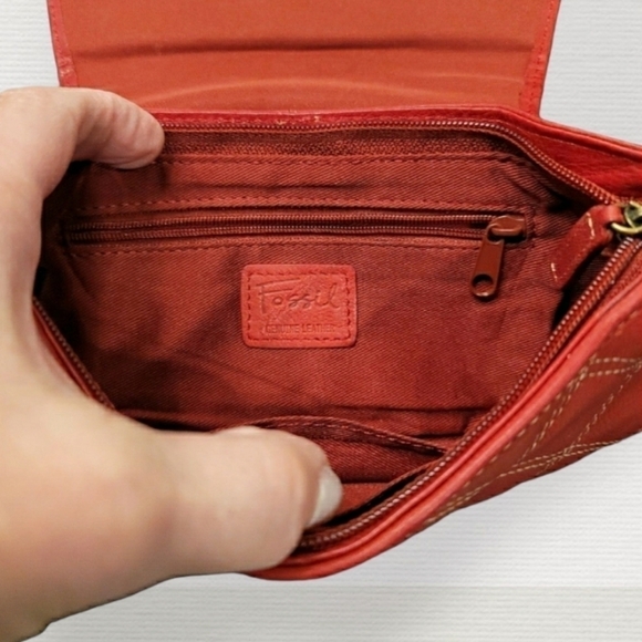 Fossil Red Quilted Leather Wristlet With Chain And Leather Wrist Strap - 5"×4" - Picture 6 of 6